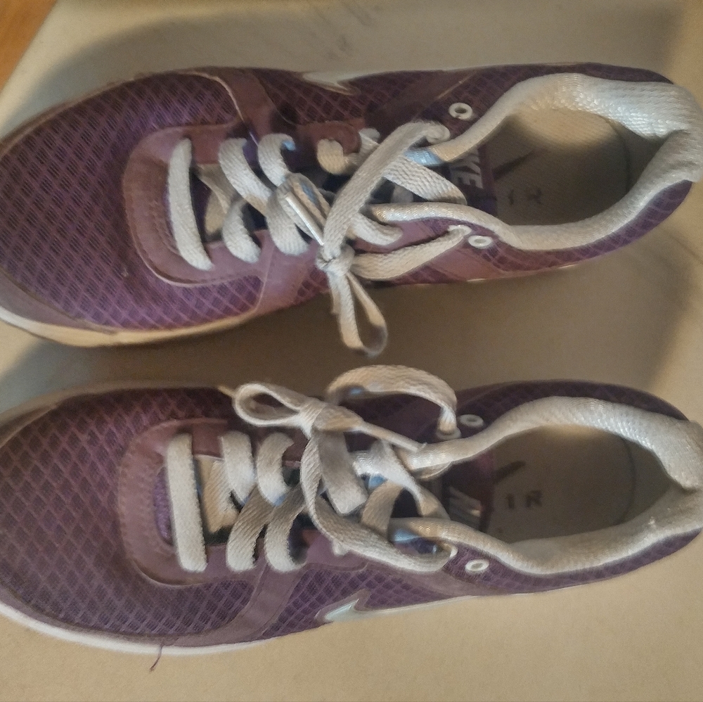 Nike sneakers sz8